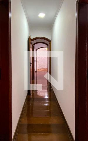 Casa à venda com 380m², 7 quartos e 3 vagasCorredor