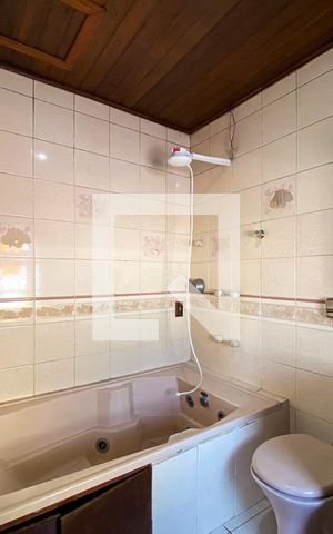 Casa à venda com 380m², 7 quartos e 3 vagasBanheiro 6