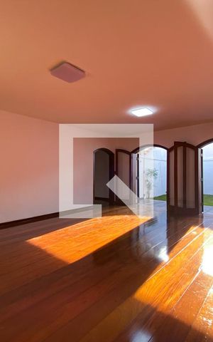 Casa à venda com 380m², 7 quartos e 3 vagasSala