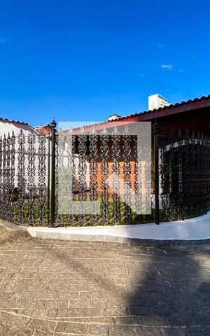 Casa à venda com 380m², 7 quartos e 3 vagasFachada