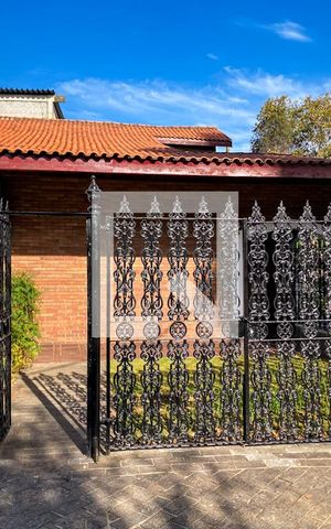 Casa à venda com 380m², 7 quartos e 3 vagasFachada