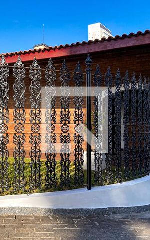 Casa à venda com 380m², 7 quartos e 3 vagasFachada