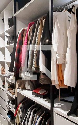 Apartamento à venda com 137m², 2 quartos e 2 vagas Apartamento à venda com 137m², 2 quartos e 2 vagasCloset