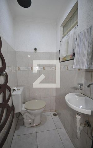 Casa à venda com 200m², 3 quartos e 2 vagasBanheiro de Serviço