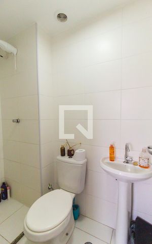 Apartamento para alugar com 33m², 2 quartos e sem vaga Apartamento para alugar com 33m², 2 quartos e sem vagaBanheiro