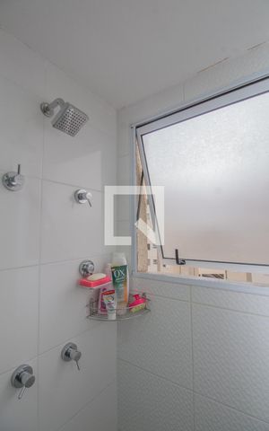 Apartamento à venda com 43m², 2 quartos e 1 vaga Apartamento à venda com 43m², 2 quartos e 1 vagaBanheiro