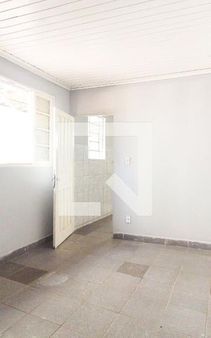 Casa para alugar com 40m², 1 quarto e sem vaga Casa para alugar com 40m², 1 quarto e sem vagaSala/Quarto
