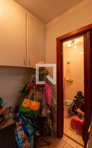 Apartamento à venda com 145m², 5 quartos e 3 vagas Apartamento à venda com 145m², 5 quartos e 3 vagasÁrea de Serviço