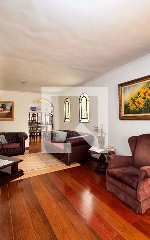 Casa à venda com 224m², 3 quartos e 2 vagas Casa à venda com 224m², 3 quartos e 2 vagasSala