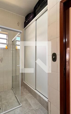Casa à venda com 224m², 3 quartos e 2 vagas Casa à venda com 224m², 3 quartos e 2 vagasBanheiro da suíte