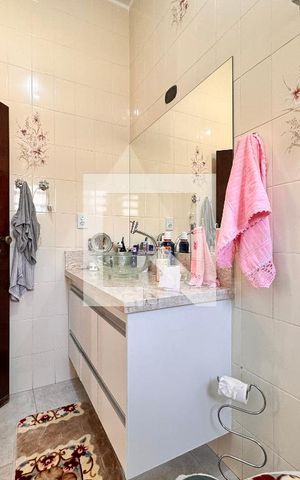 Casa à venda com 224m², 3 quartos e 2 vagas Casa à venda com 224m², 3 quartos e 2 vagasBanheiro da suíte