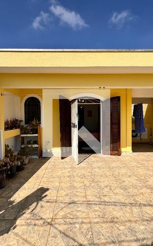 Casa à venda com 224m², 3 quartos e 2 vagas Casa à venda com 224m², 3 quartos e 2 vagasVaranda