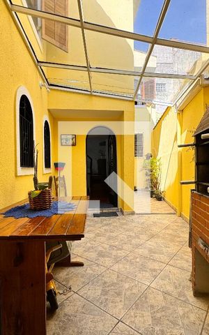 Casa à venda com 224m², 3 quartos e 2 vagas Casa à venda com 224m², 3 quartos e 2 vagasChurrasqueira
