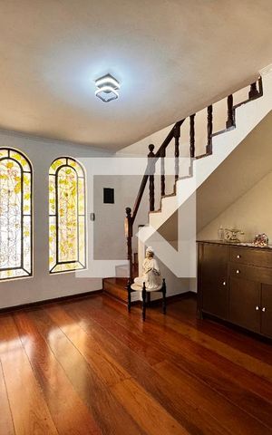 Casa à venda com 224m², 3 quartos e 2 vagas Casa à venda com 224m², 3 quartos e 2 vagasSala