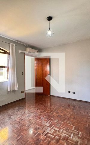 Casa à venda com 224m², 3 quartos e 2 vagas Casa à venda com 224m², 3 quartos e 2 vagasQuarto 2