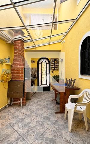 Casa à venda com 224m², 3 quartos e 2 vagas Casa à venda com 224m², 3 quartos e 2 vagasChurrasqueira