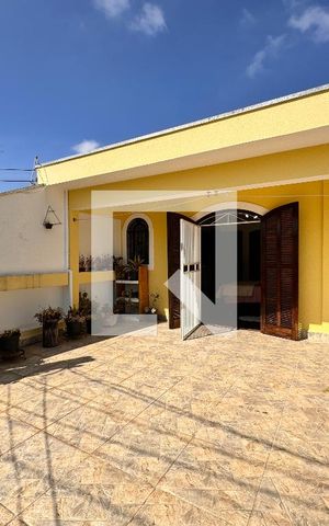 Casa à venda com 224m², 3 quartos e 2 vagas Casa à venda com 224m², 3 quartos e 2 vagasVaranda