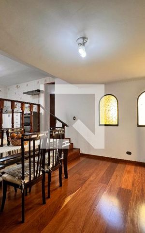 Casa à venda com 224m², 3 quartos e 2 vagas Casa à venda com 224m², 3 quartos e 2 vagasSala de Jantar