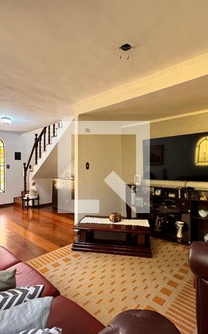 Casa à venda com 224m², 3 quartos e 2 vagas Casa à venda com 224m², 3 quartos e 2 vagasSala