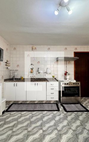 Casa à venda com 224m², 3 quartos e 2 vagas Casa à venda com 224m², 3 quartos e 2 vagasCozinha