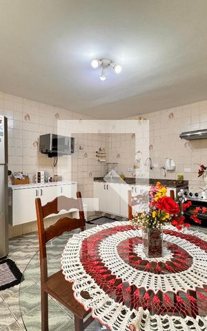 Casa à venda com 224m², 3 quartos e 2 vagas Casa à venda com 224m², 3 quartos e 2 vagasCozinha