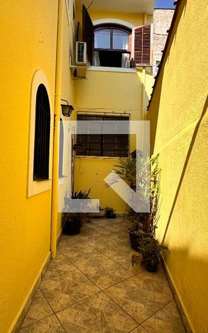 Casa à venda com 224m², 3 quartos e 2 vagas Casa à venda com 224m², 3 quartos e 2 vagasChurrasqueira