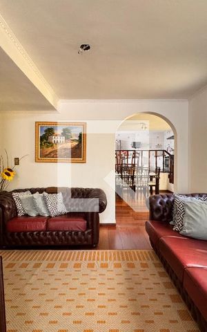 Casa à venda com 224m², 3 quartos e 2 vagas Casa à venda com 224m², 3 quartos e 2 vagasSala