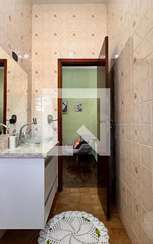 Casa à venda com 224m², 3 quartos e 2 vagas Casa à venda com 224m², 3 quartos e 2 vagasBanheiro