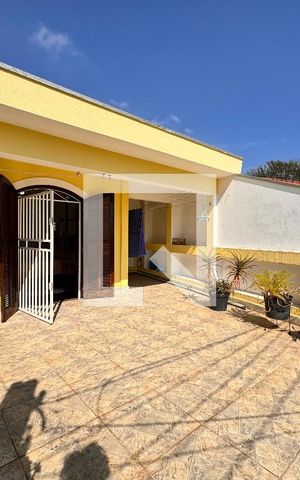 Casa à venda com 224m², 3 quartos e 2 vagas Casa à venda com 224m², 3 quartos e 2 vagasVaranda
