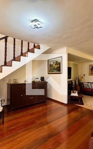 Casa à venda com 224m², 3 quartos e 2 vagas Casa à venda com 224m², 3 quartos e 2 vagasSala