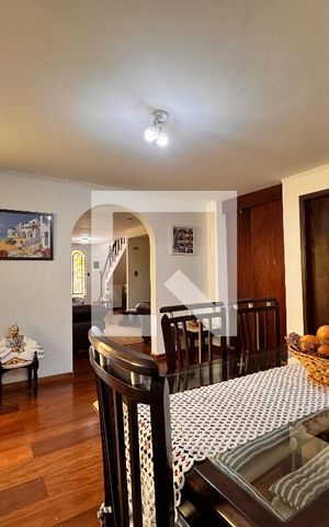 Casa à venda com 224m², 3 quartos e 2 vagas Casa à venda com 224m², 3 quartos e 2 vagasSala de Jantar