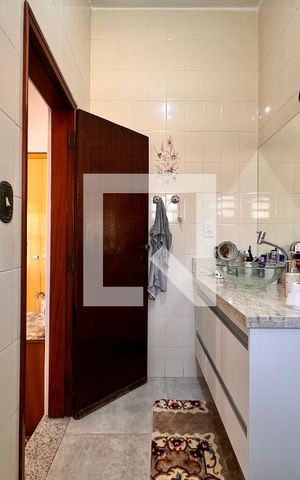 Casa à venda com 224m², 3 quartos e 2 vagas Casa à venda com 224m², 3 quartos e 2 vagasBanheiro da suíte