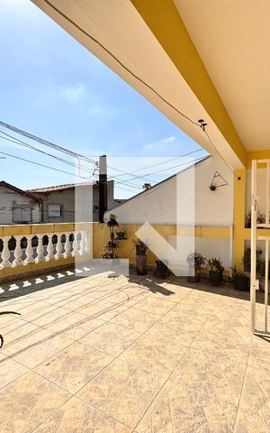 Casa à venda com 224m², 3 quartos e 2 vagas Casa à venda com 224m², 3 quartos e 2 vagasVaranda