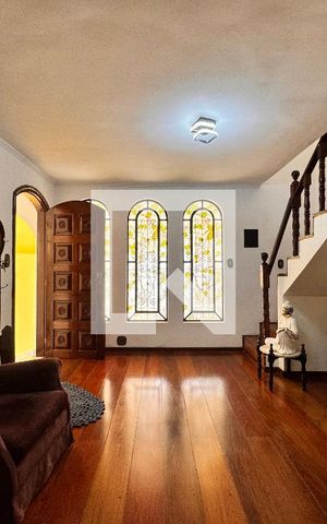 Casa à venda com 224m², 3 quartos e 2 vagas Casa à venda com 224m², 3 quartos e 2 vagasSala