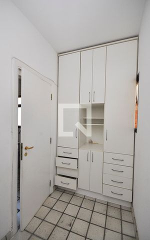 Apartamento à venda com 240m², 4 quartos e 5 vagasQuarto de Serviço
