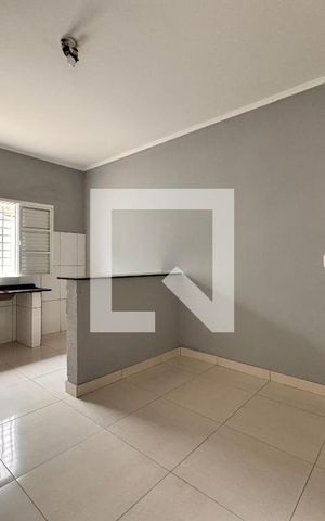 Casa para alugar com 45m², 1 quarto e sem vaga Casa para alugar com 45m², 1 quarto e sem vagaSala