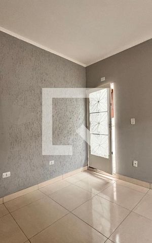 Casa para alugar com 45m², 1 quarto e sem vaga Casa para alugar com 45m², 1 quarto e sem vagaSala