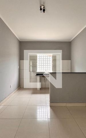 Casa para alugar com 45m², 1 quarto e sem vaga Casa para alugar com 45m², 1 quarto e sem vagaSala