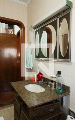 Casa à venda com 350m², 3 quartos e 3 vagasBanheiro da Suíte