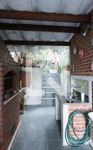 Casa à venda com 350m², 3 quartos e 3 vagasChurrasqueira