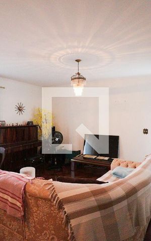 Casa à venda com 350m², 3 quartos e 3 vagasSala