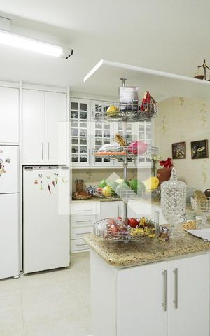 Casa à venda com 350m², 3 quartos e 3 vagasCozinha