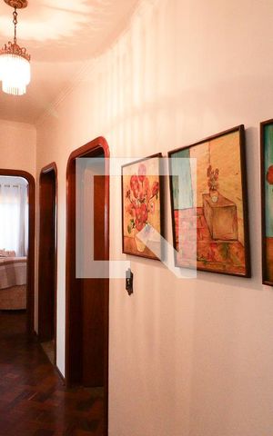 Casa à venda com 350m², 3 quartos e 3 vagasCorredor