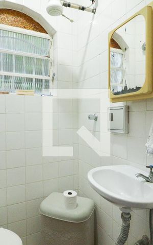 Casa à venda com 350m², 3 quartos e 3 vagasBanheiro de Serviço