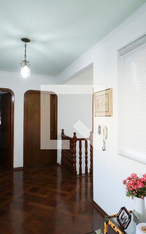 Casa à venda com 350m², 3 quartos e 3 vagasHall