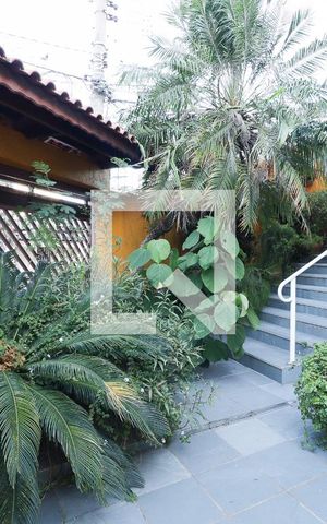 Casa à venda com 350m², 3 quartos e 3 vagasEntrada