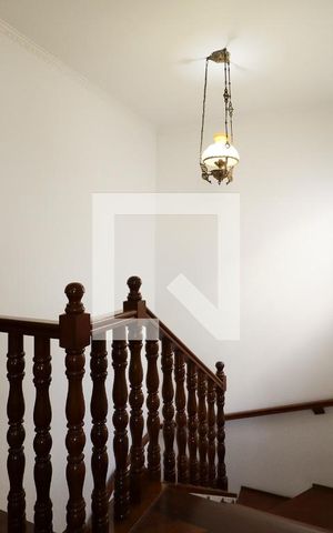 Casa à venda com 350m², 3 quartos e 3 vagasEscada