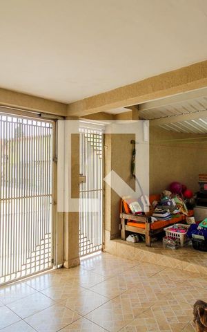 Casa à venda com 100m², 2 quartos e 2 vagas Casa à venda com 100m², 2 quartos e 2 vagasÁrea externa