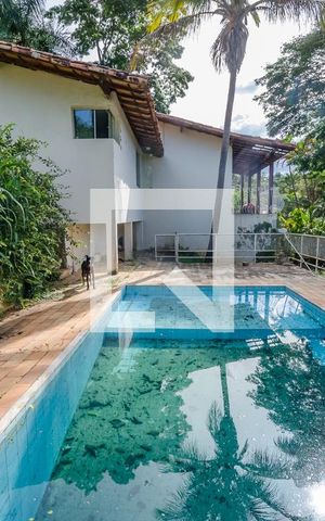 Casa à venda com 240m², 3 quartos e 13 vagas Casa à venda com 240m², 3 quartos e 13 vagasÁrea comum