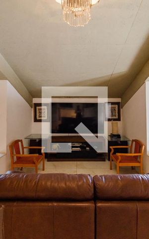 Casa à venda com 400m², 4 quartos e 4 vagas Casa à venda com 400m², 4 quartos e 4 vagasSala 2